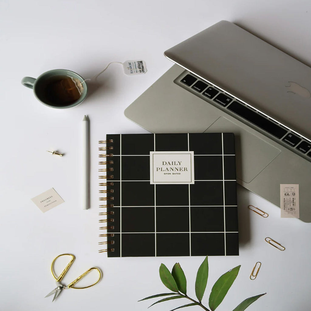 7mm Undated Daily Planner - Squares