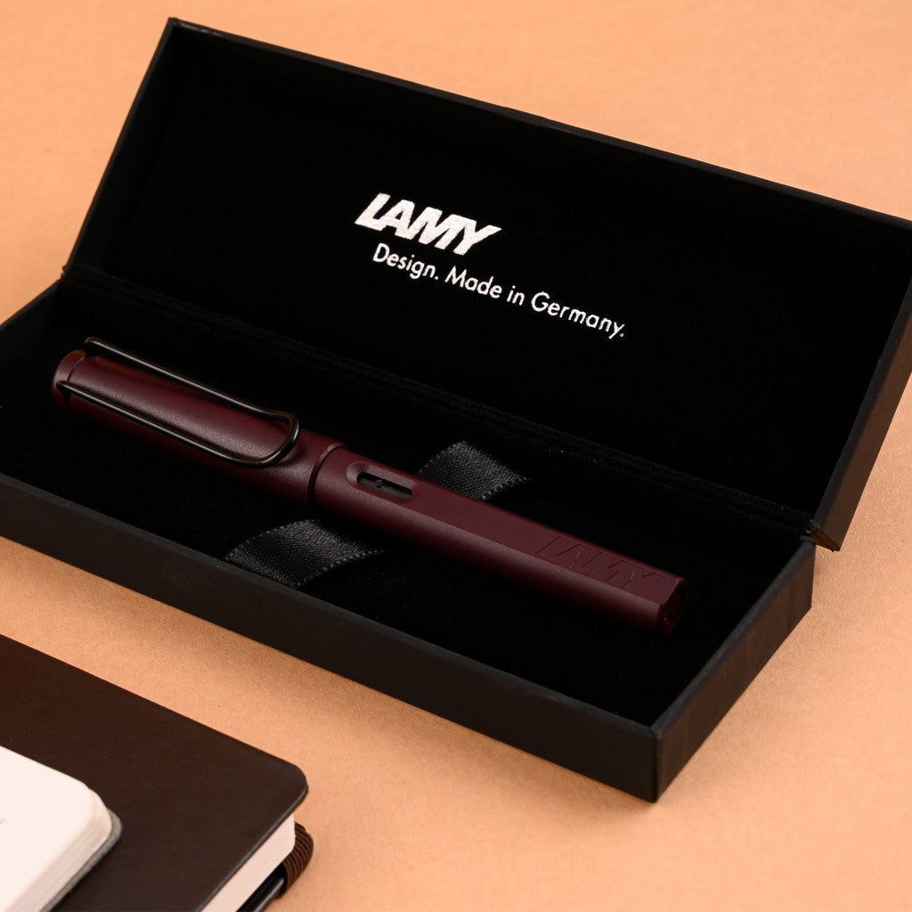 Lamy Safari Fountain Pen - Scarlet